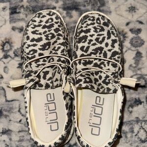 Hey Dudes - Black and White Leopard